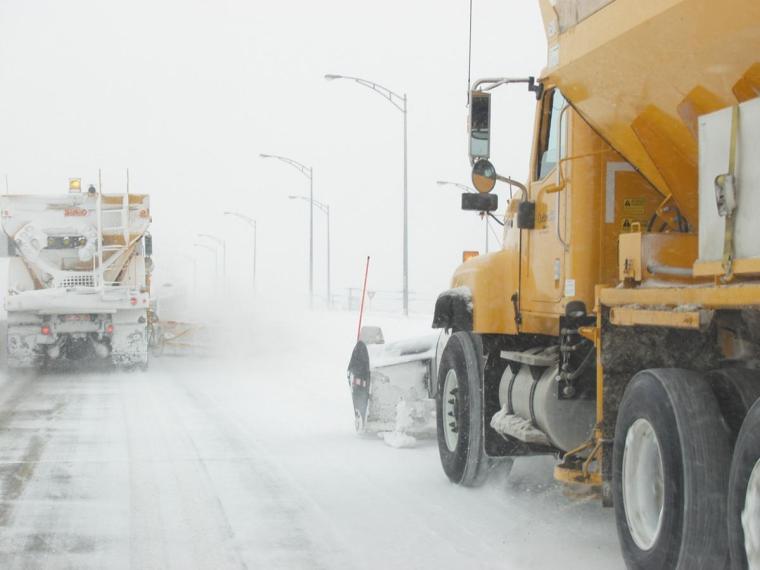 Figure 1 : Opérations de déneigement et d'épandage de matériaux